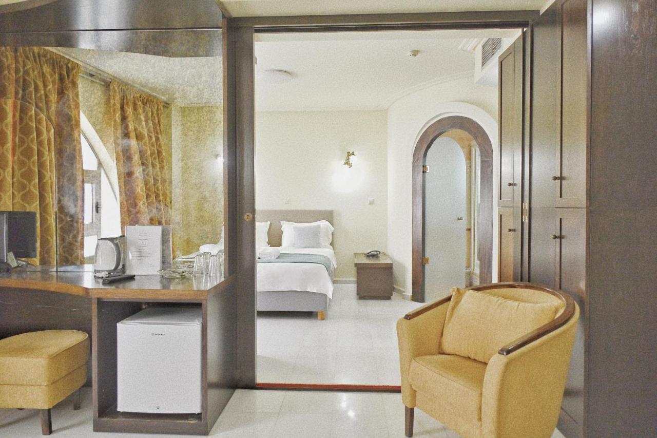 New Times Home & Hotels Near Metro Station Athens Center エクステリア 写真